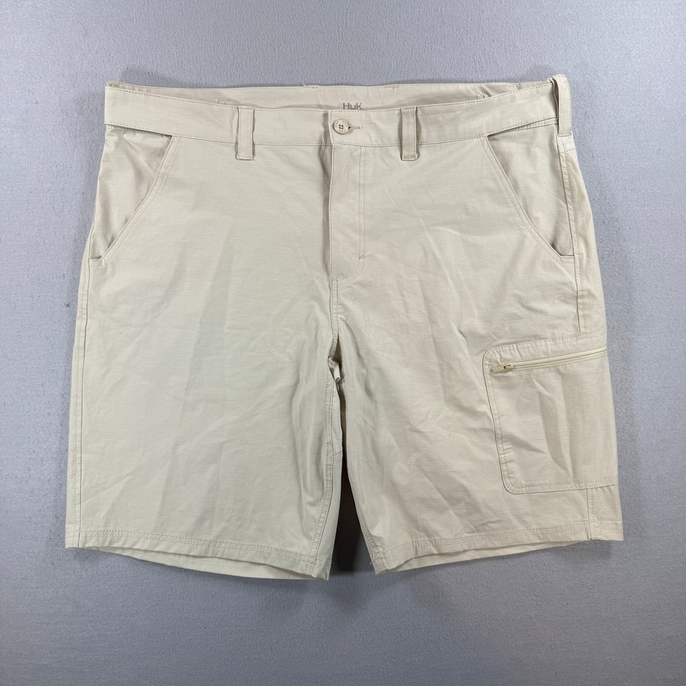 Huk Shorts Mens 2XL Tan Hybrid Cargo Fishing Performance Outdoor Stretch Hiking